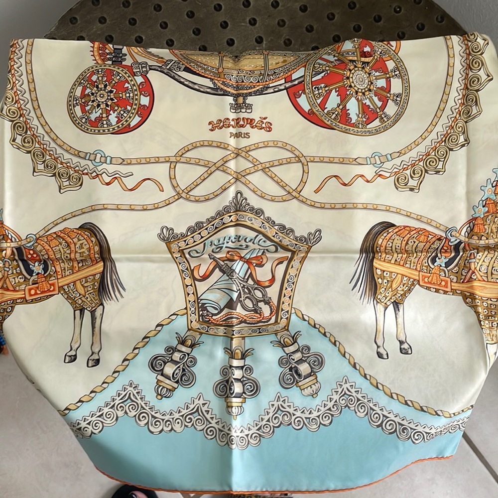 Hermes Carres 90 Scarf paperoles